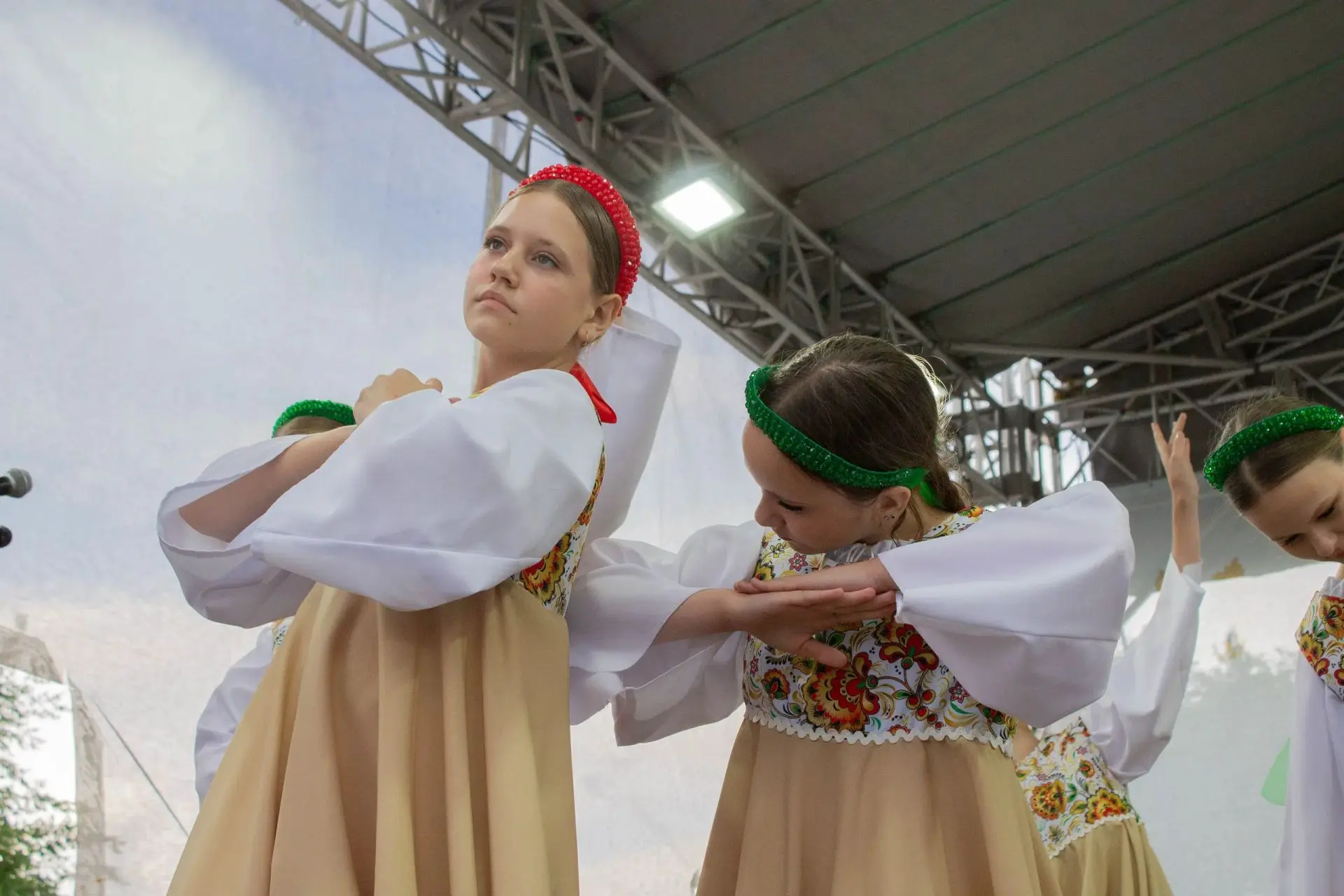 #НашиНаРусскомПоле_2026

 Танцевальный коллектив «Шанс» (руководитель Трушникова Е.Е.) 
и танцевальн