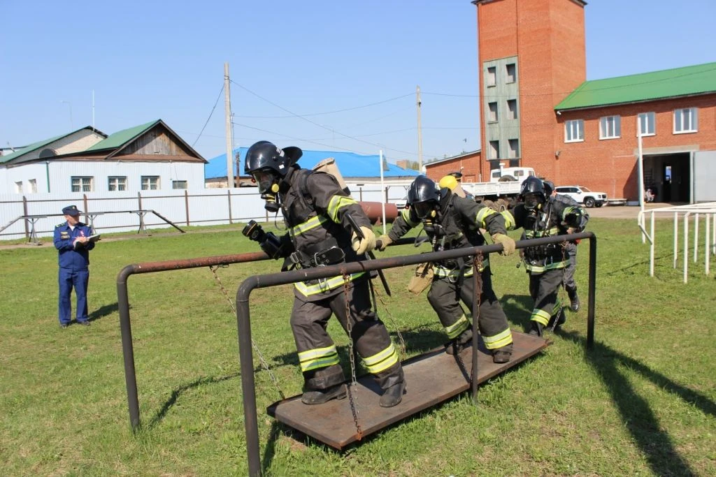 🚂🔥 Соревнования звеньев ГДЗС в гарнизоне г. Агрыз  На базе пожарно-спасательного гарнизона г. Агрыз 