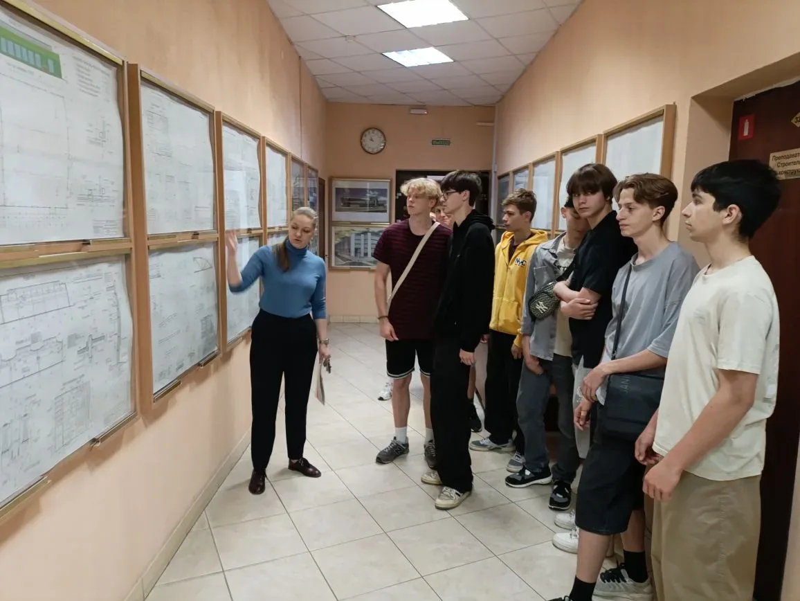 ЖУРНАЛ "ЛИЦЕИСТ": Инженерная практика. День третий. Лицеисты 10-х классов  провели день в Калинингра