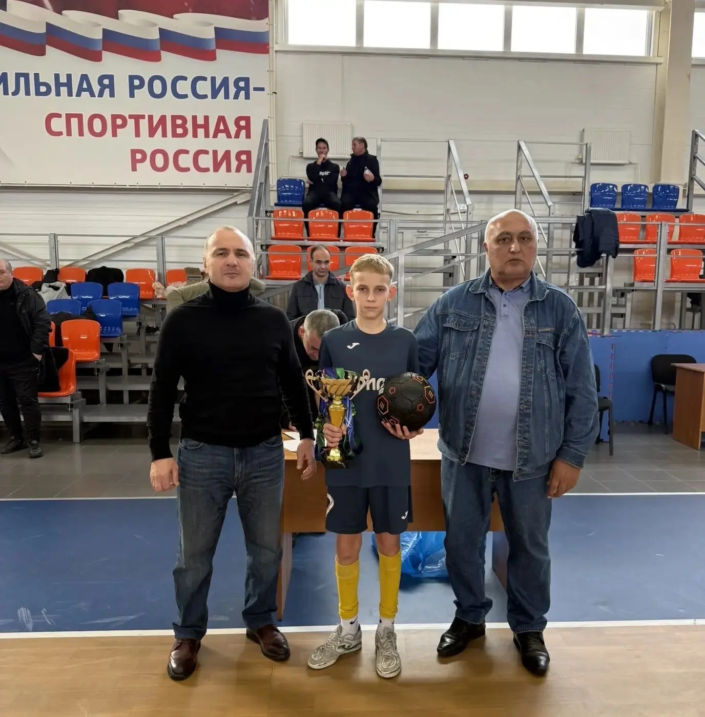 Триумфальным звоном победы отозвался успех юных футболистов Гиагинского района на регио...