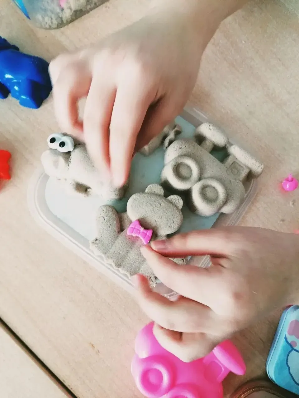 🌟 Ребята из 5 "Г" класса вместе с педагогом-психологом окунулись в волшебный мир творчества на занят