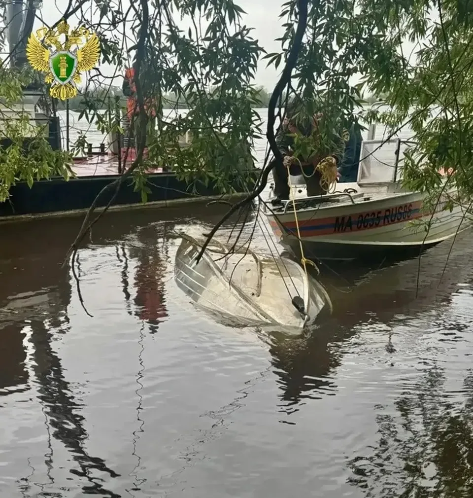 Трое утонули после опрокидывания перегруженной лодки в Югре