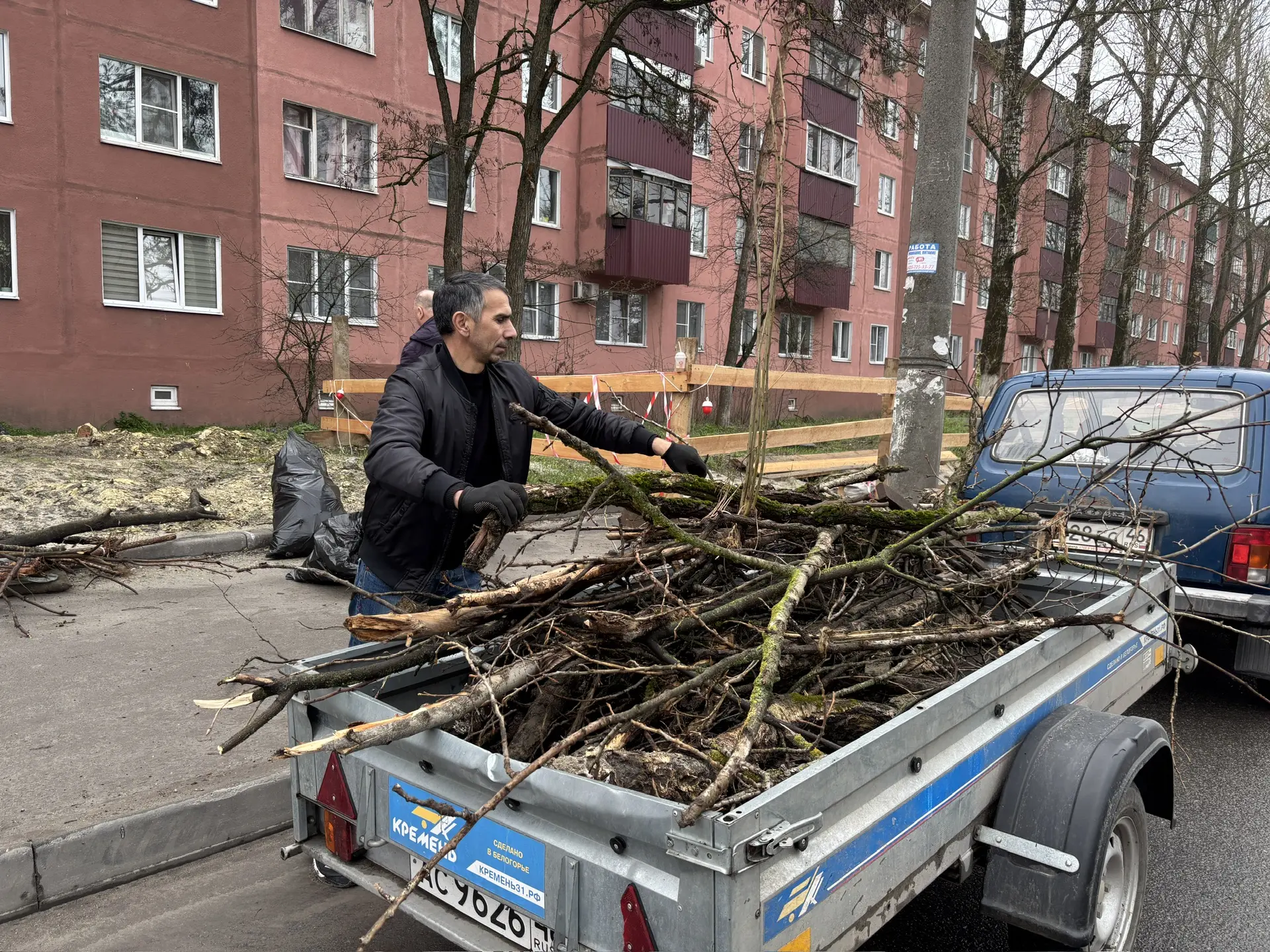 🗓 #ПрямоСейчас в рамках месячника по благоустройству региона сотрудники Министерства социального обе