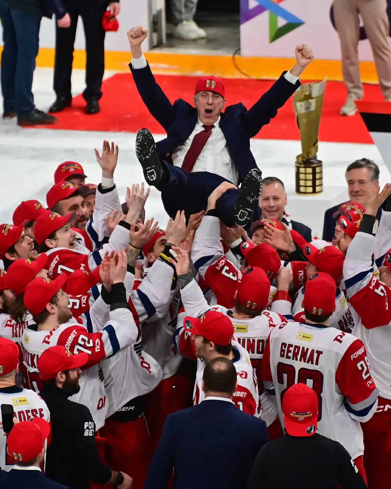🏒🏆 Ярославль чествует «Локомотив»: на Советской площади пройдет «Парад чемпионов»  🎉👏 На главной пло