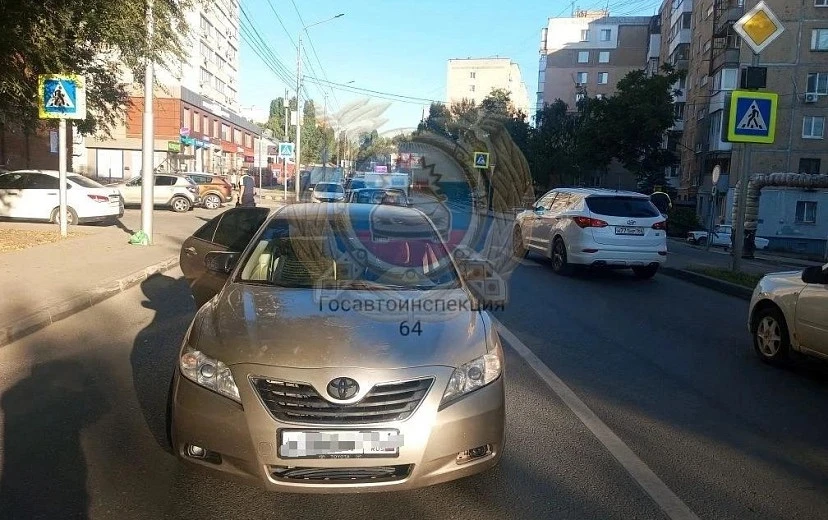 Вечером 29 августа в Кировском районе Саратова «Тойота Камри» сбила двух пешеходов