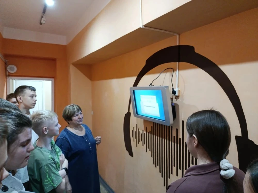 🚀 7 В класс — в сердце истории радио!  Наши семиклассники посетили музей «Радио на все времена» в МБ