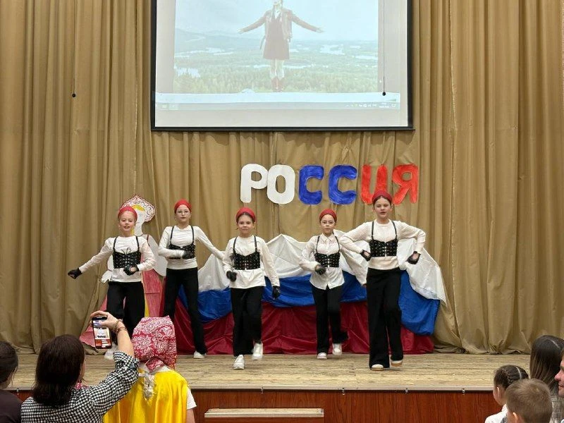19 февраля в школе прошел благотворительный концерт "Россия - это мы". В концерте приняли участие ро