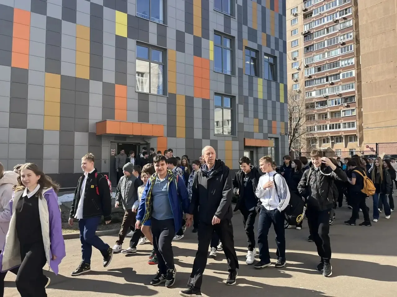 Безопасность — превыше всего!

👉 В течение учебного года мы проводили объектовые тренировки с учебн