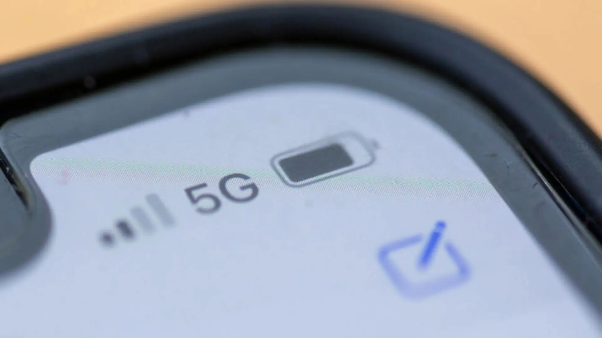 Apple закрыла уязвимость в iOS 27.2, которая позволяла включить 5G в России