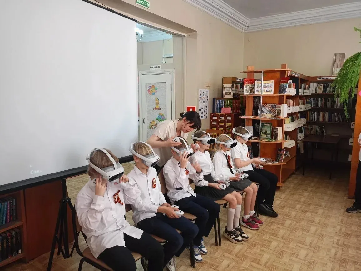 📚✨ 4 «А» в библиотеке: путешествие в мир виртуальной реальности! Сегодня, 5 мая, ученики 4 «А» класс