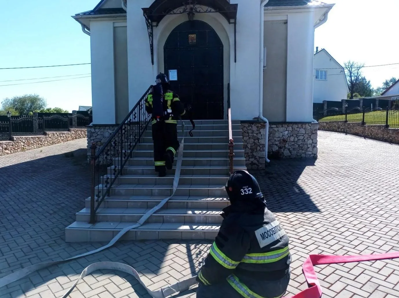 🛑 Уберечь от огня: пожарные провели тренировку в храме 🚒  📍 В селе Крутое округа #СеребряныеПруды ог