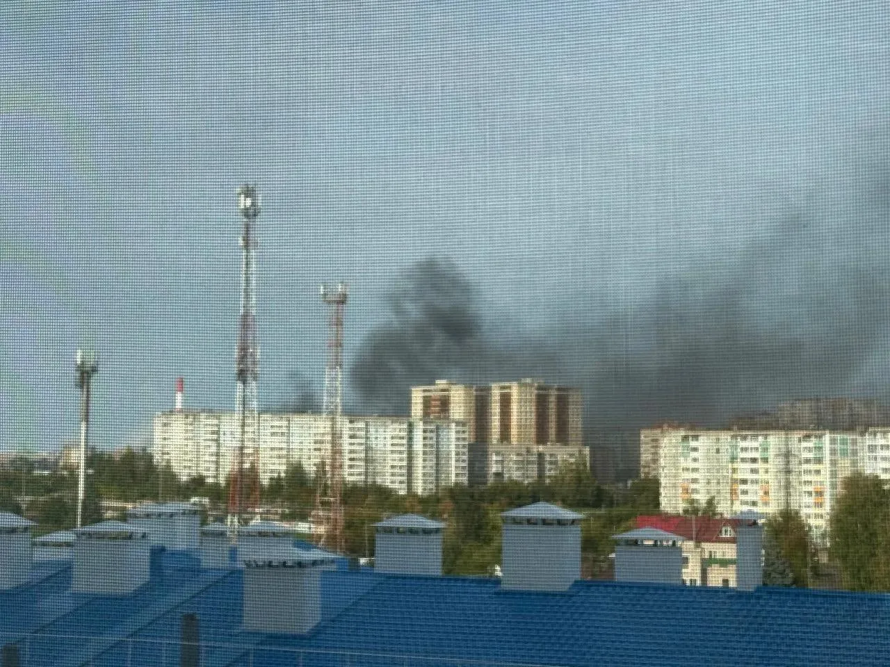 Пожар в районе 47 школы в Кирове, сообщают подписчики «Источника Онлайн».