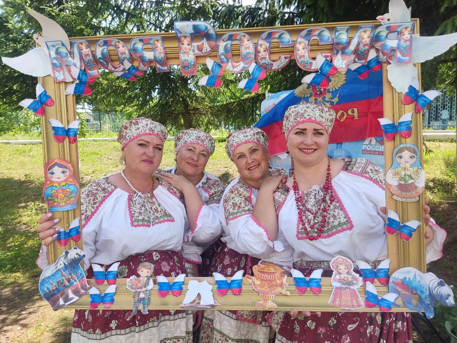 ☀️Доброе утро и хорошего дня вам сегодня желают прекрасные дамы из села Слобода Архангельская!

Пуст
