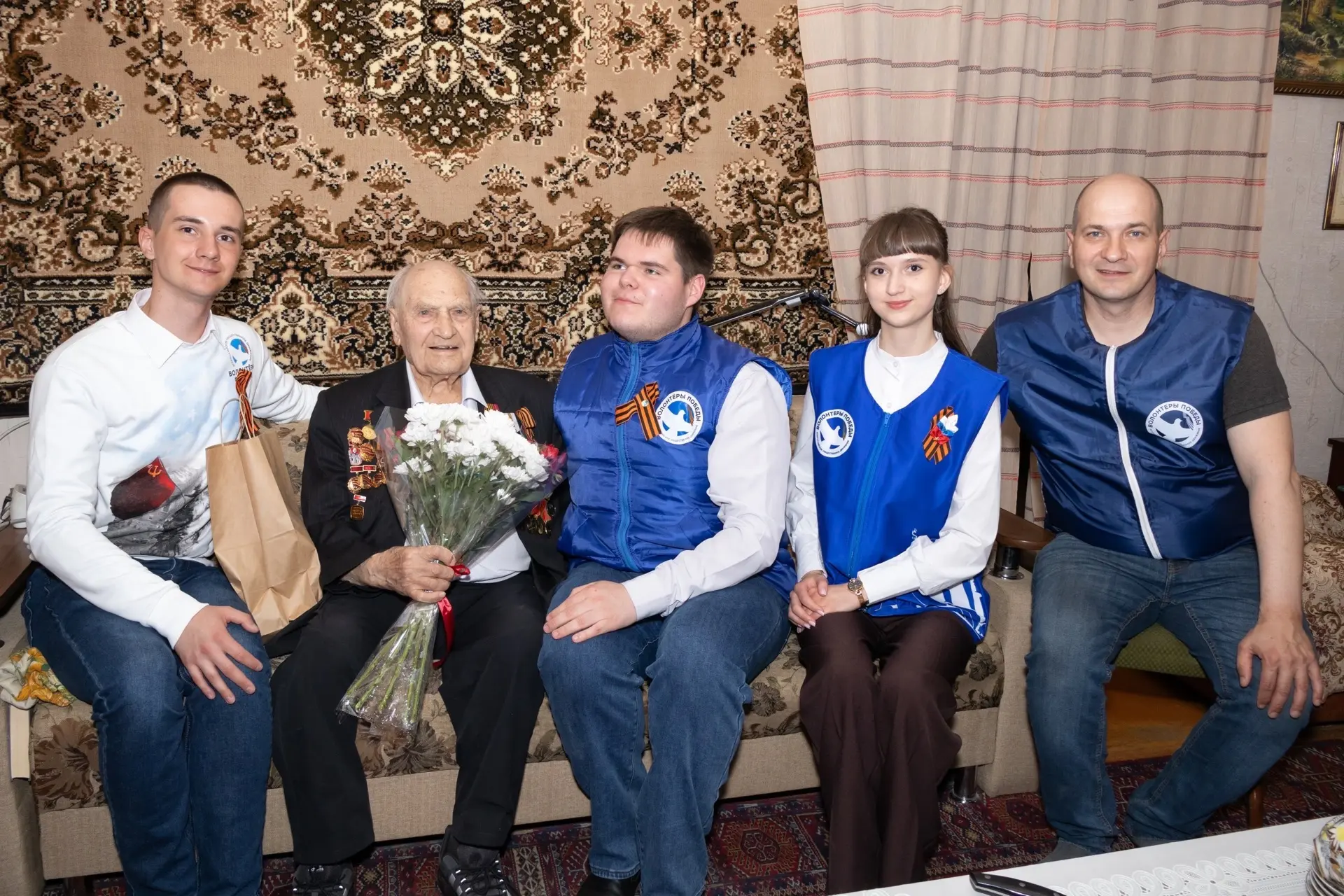 В этот день никто не остался без внимания 🙌🏼  Волонтёры Победы Челябинской области навестили фронтов
