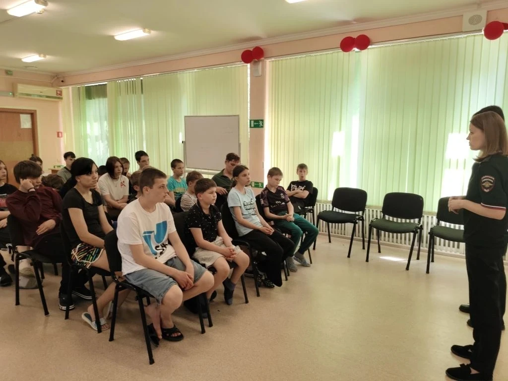 В рамках профилактики правонарушений прошло занятие с инспектором ПДН. Сотрудники полиц...