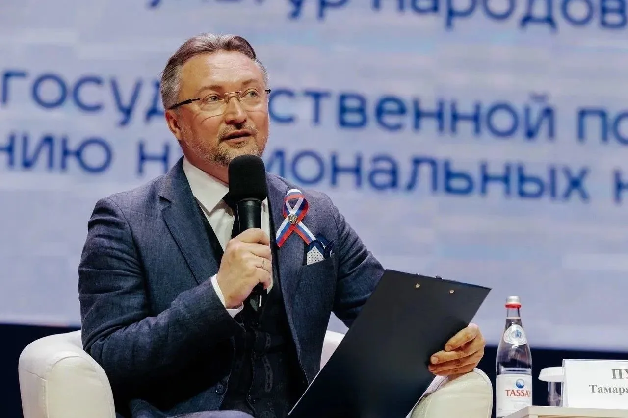 🇷🇺 Ректор Новосибирской консерватории Вячеслав Васильевич Стародубцев выступил модератором пленарн