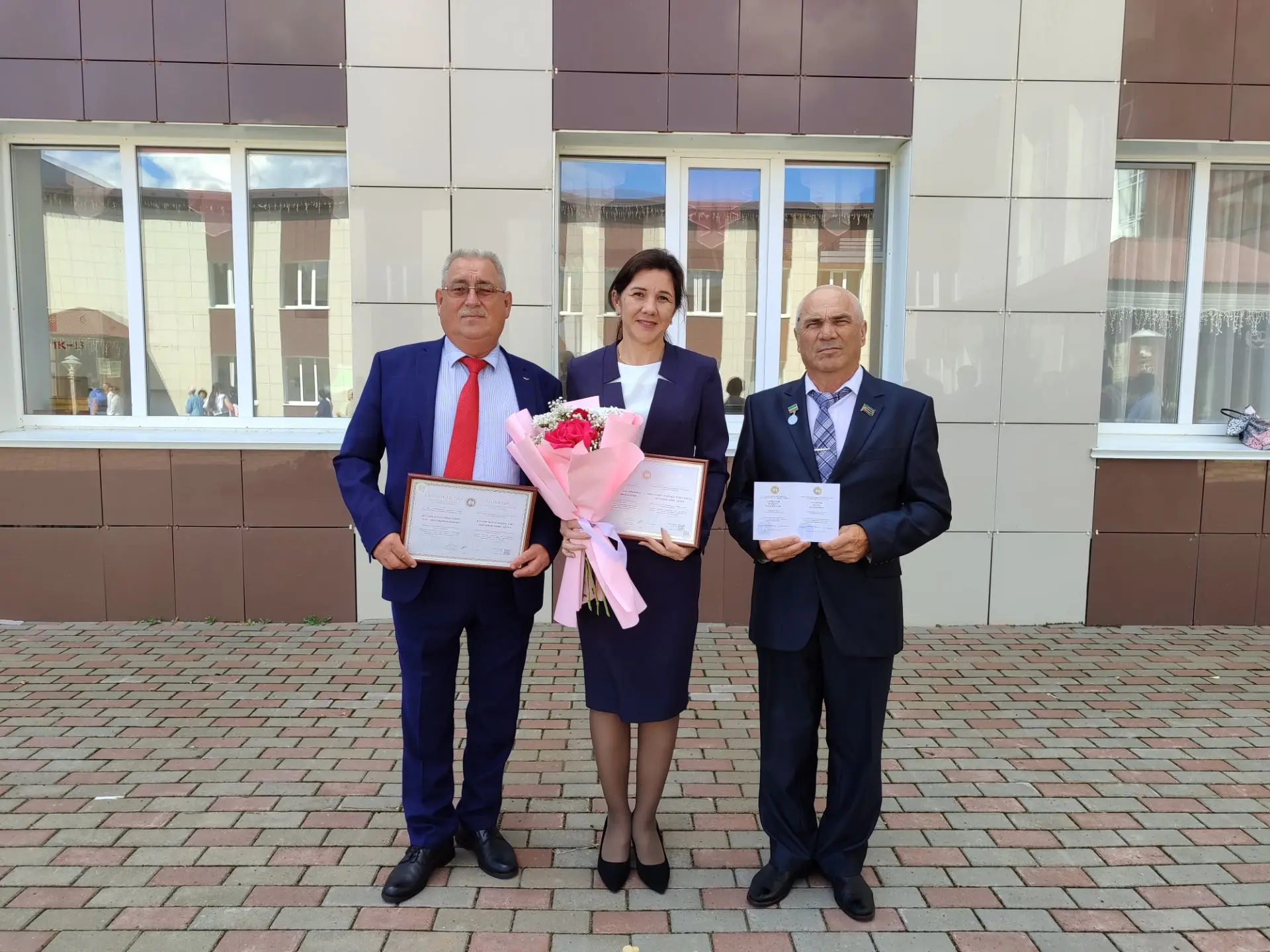 Поздравляем наших учителей с наградами! Наши учителя снова лучшие!