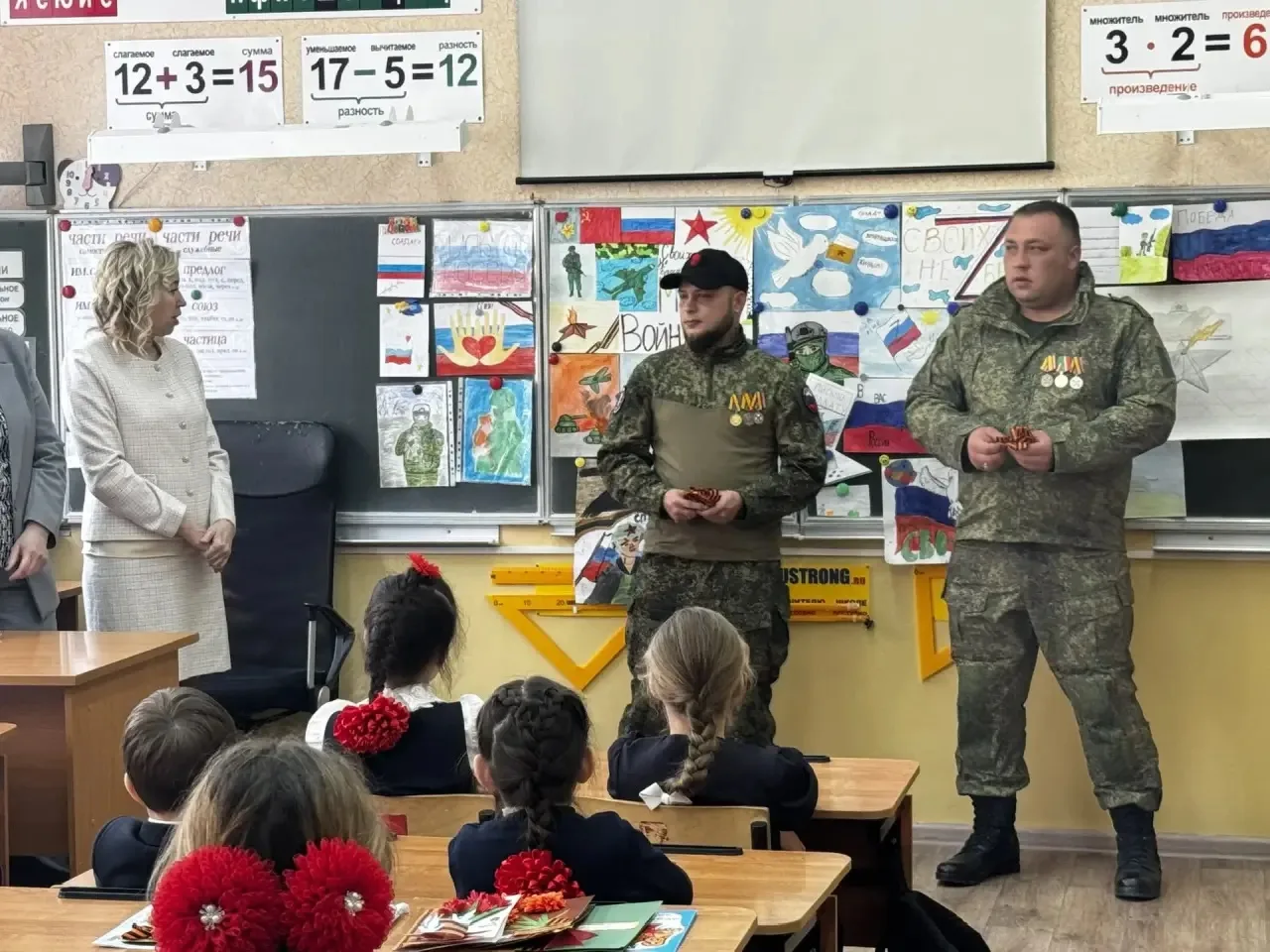 🇷🇺 Урок мужества: Встреча с героями современности! Сегодня в нашей школе прошел особенный день. Мы п