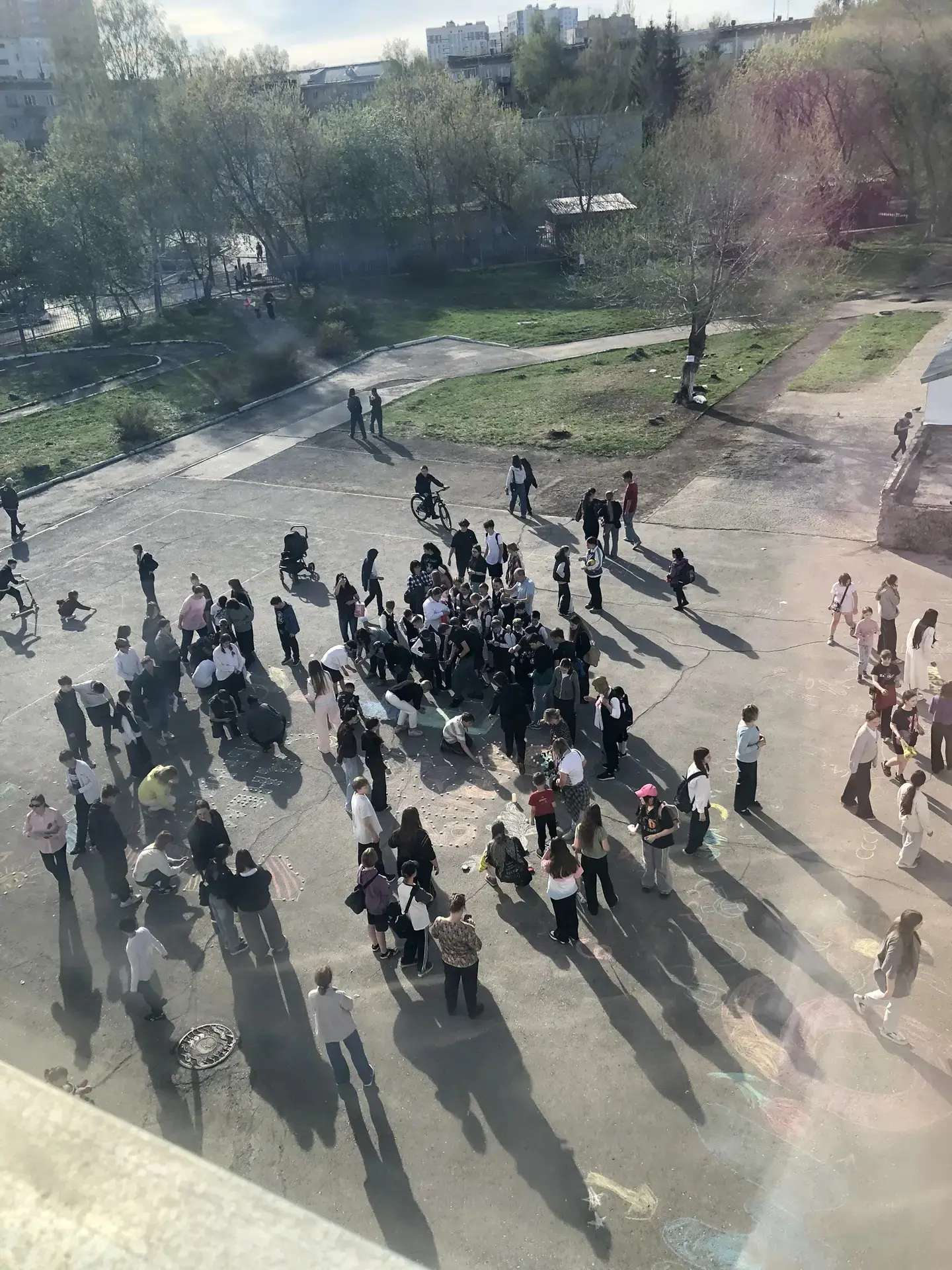🕊️ В школе № 192 Новосибирска зажглись огни  памяти… В нашей школе прошла  трогательная акция «Свеча