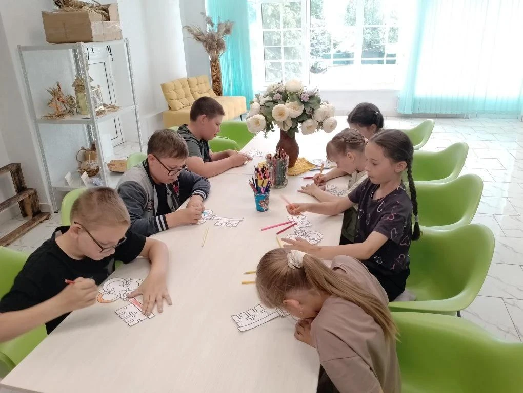 📅 19 июня

📌 В творческой мастерской районного дома культуры прошел час творчества «Ключ к лету».
