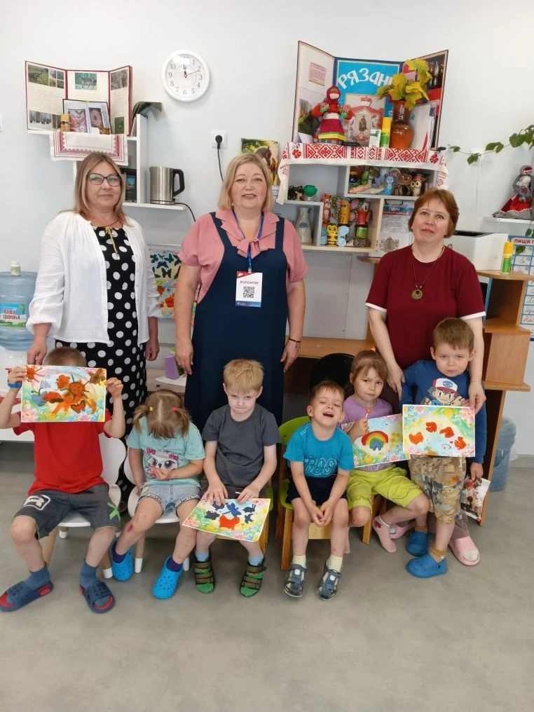 🎨 Когда в «Маяке» зажигаются звезды 🌟 
Наши воспитанники из 2-й группы на один день превратились в