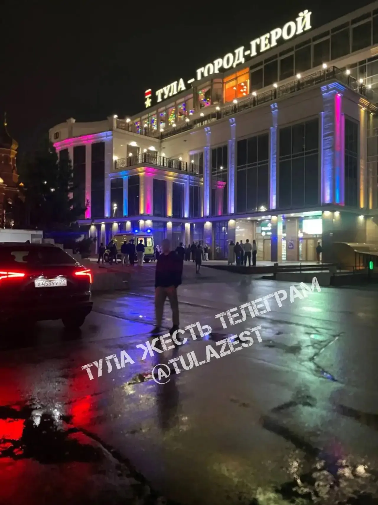 ❗️Возле Гостиного двора лежит человек с разбитой головой без сознания. Сотрудники скоро...