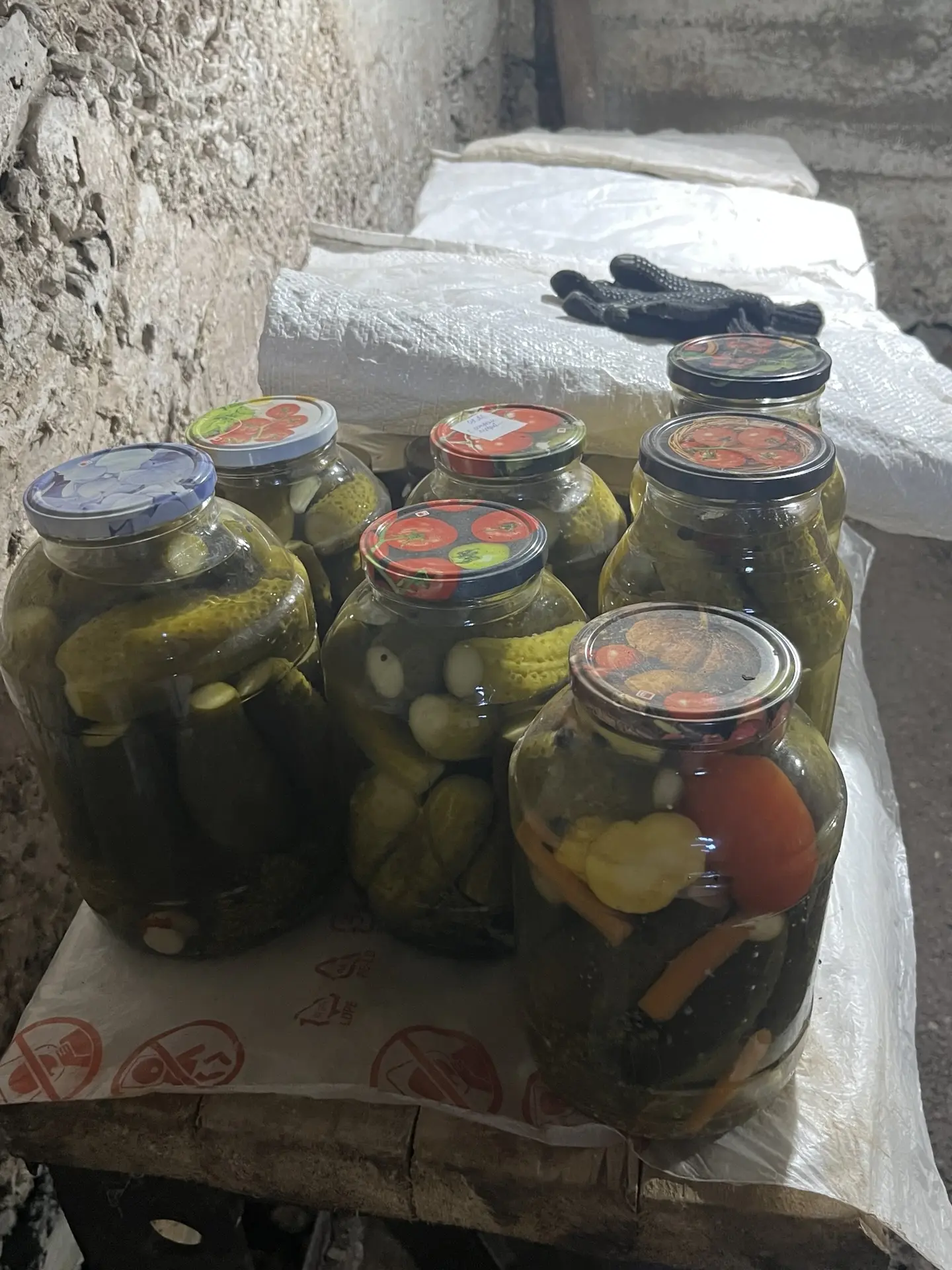 Продам огурцы маринованные (1 б-3л  цена 500 руб, 4б-2л по 400 руб)
