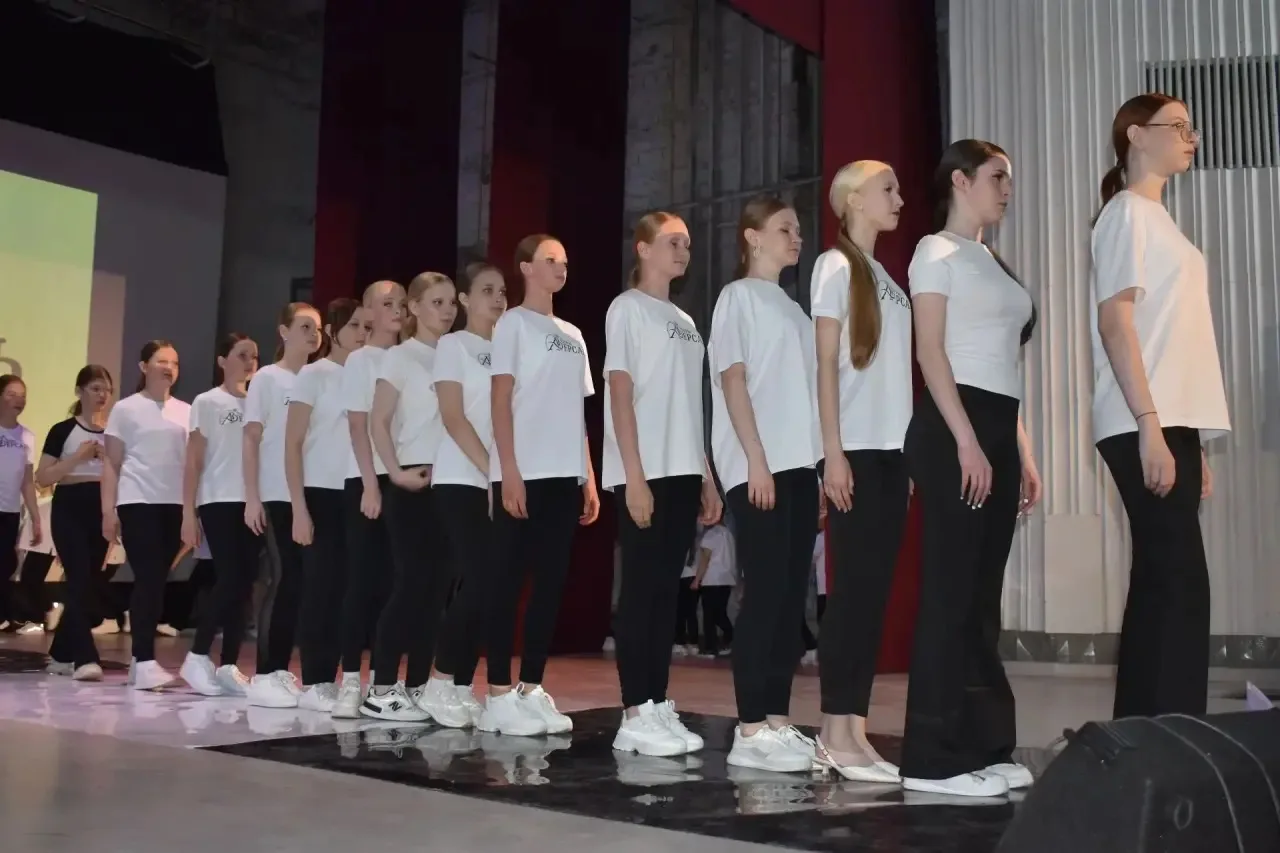 💃На сцене Коменского СДК 24 мая состоялся отчетный концерт академии моделей Веры Версаль. Юные модел