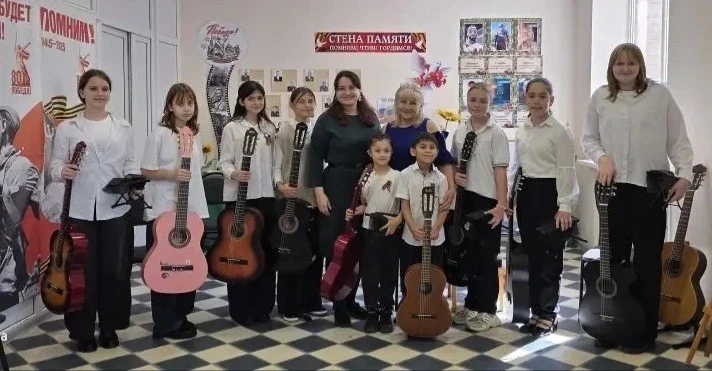 Родительское собрание с концертом учащихся преподавателя по учебному предмету "Гитара" Паниной Анаст