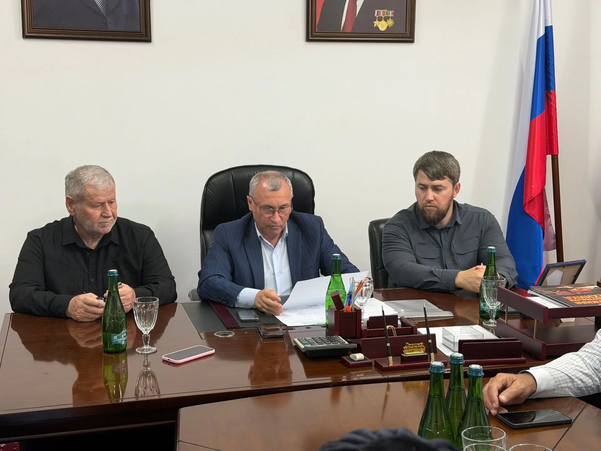 Подготовка к зиме и содержание опорной сети: Аббас Темирсултанов провел совещание с дор...