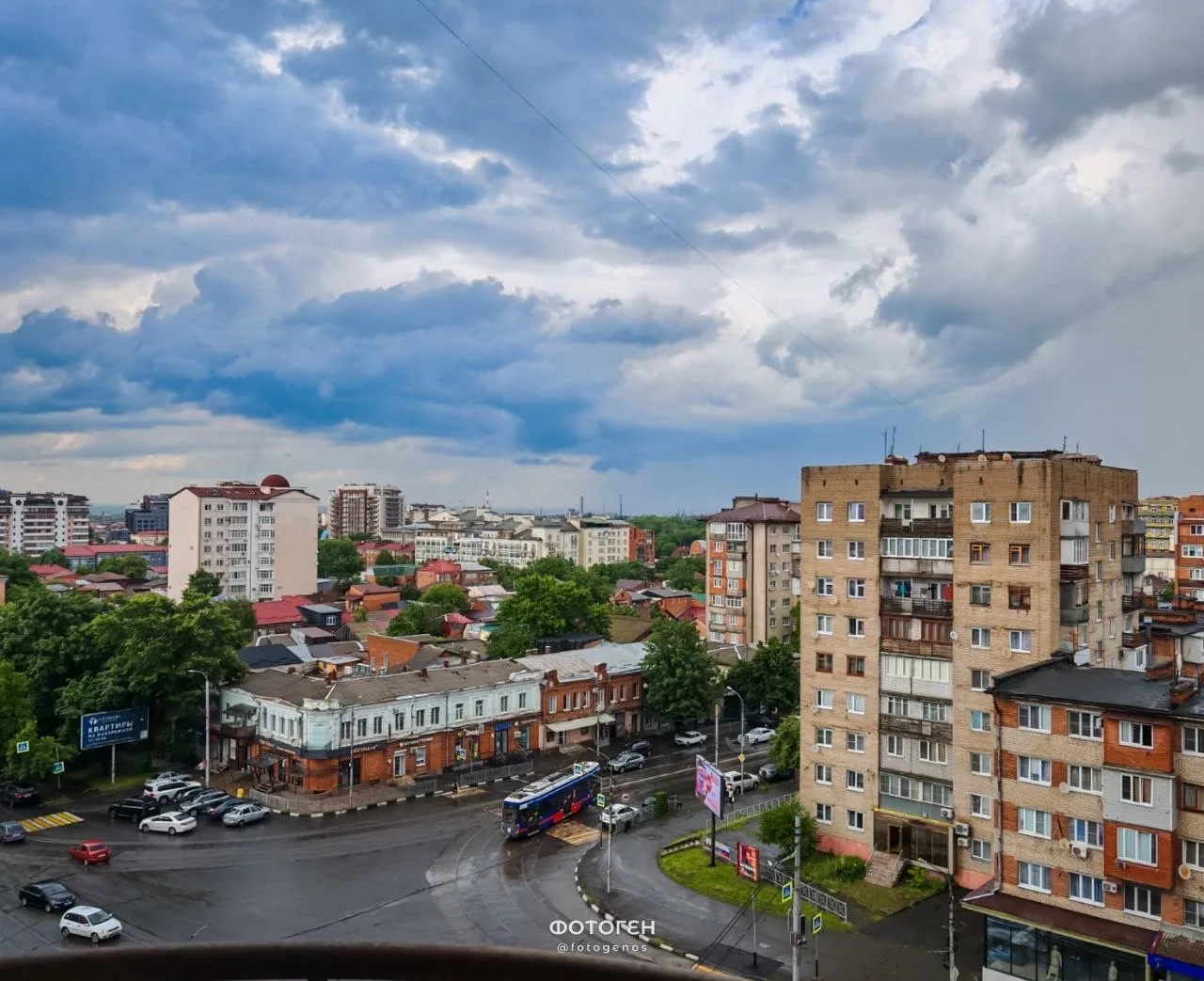 Во Владикавказе опять пролил ливень, нас немного подтопило и вышла радуга

📸 Фотоген