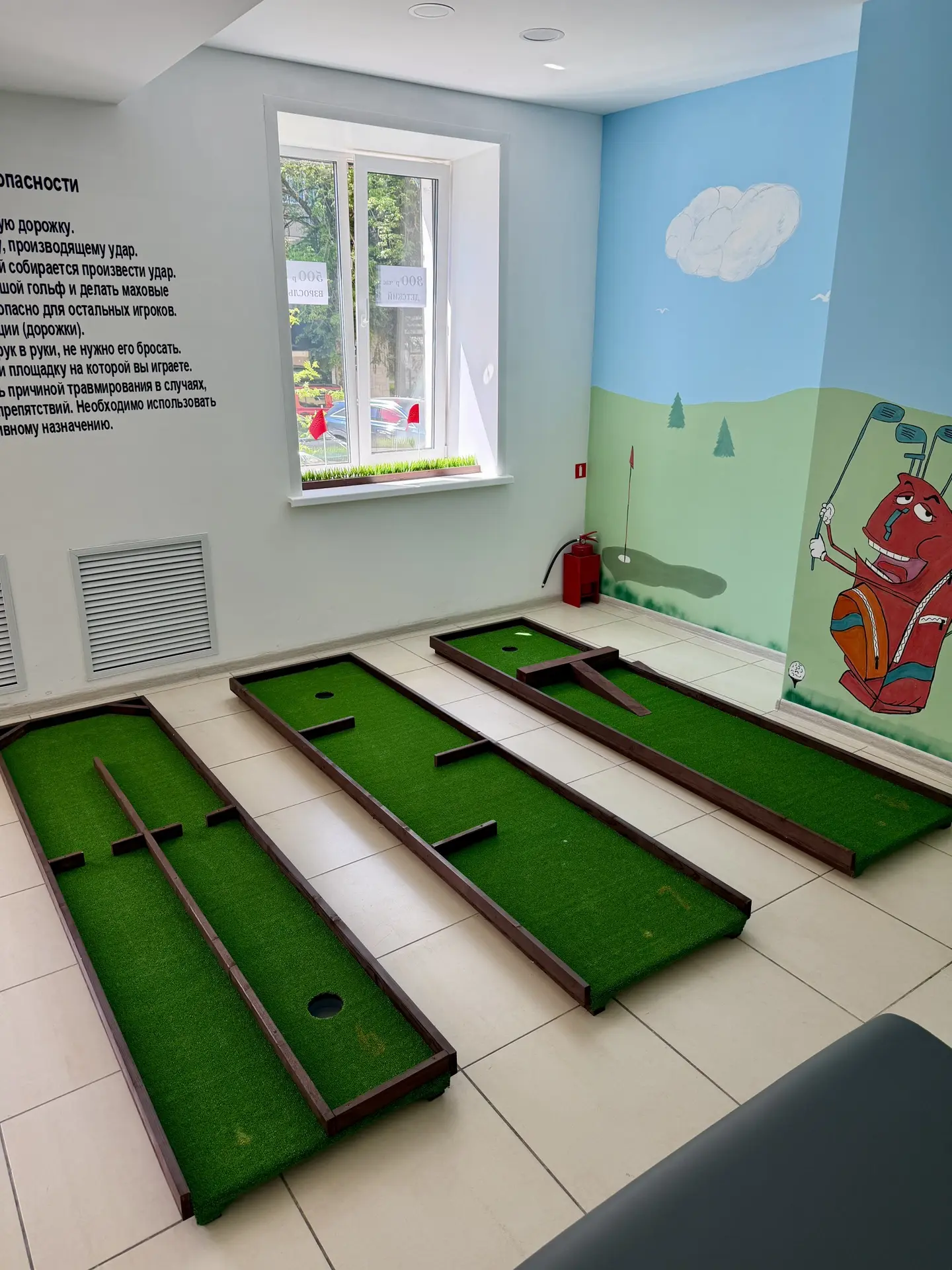 🌞 Лето в городе: почему стоит выбрать мини-гольф в помещении?
