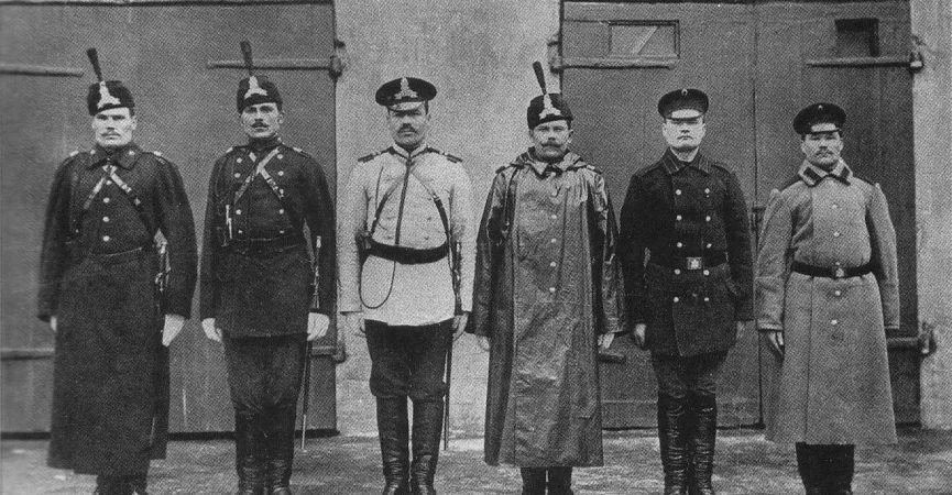 Один за всех: утерянная профессия, которая заменяла три современных

Представьте человека, который о