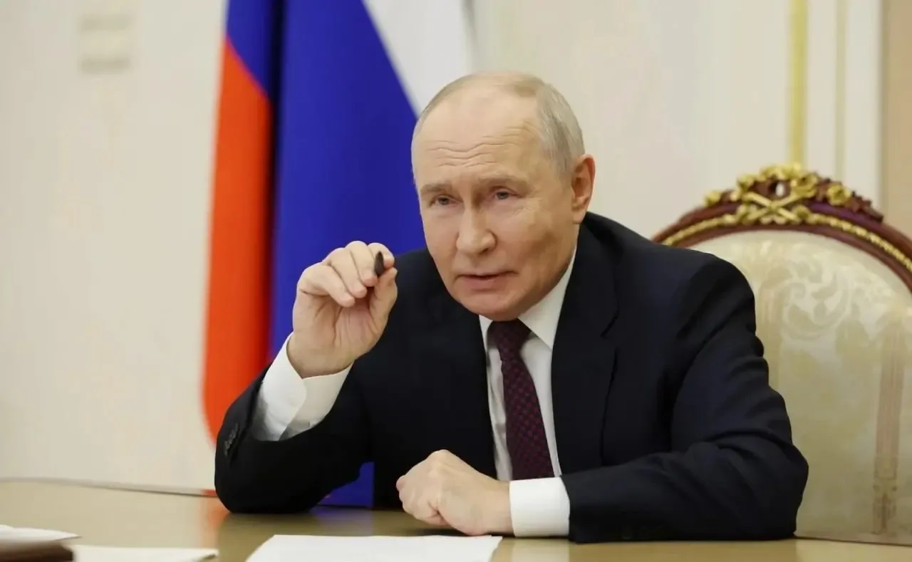 Владимир Путин поручил масштабировать проект белгородского директора на всю страну