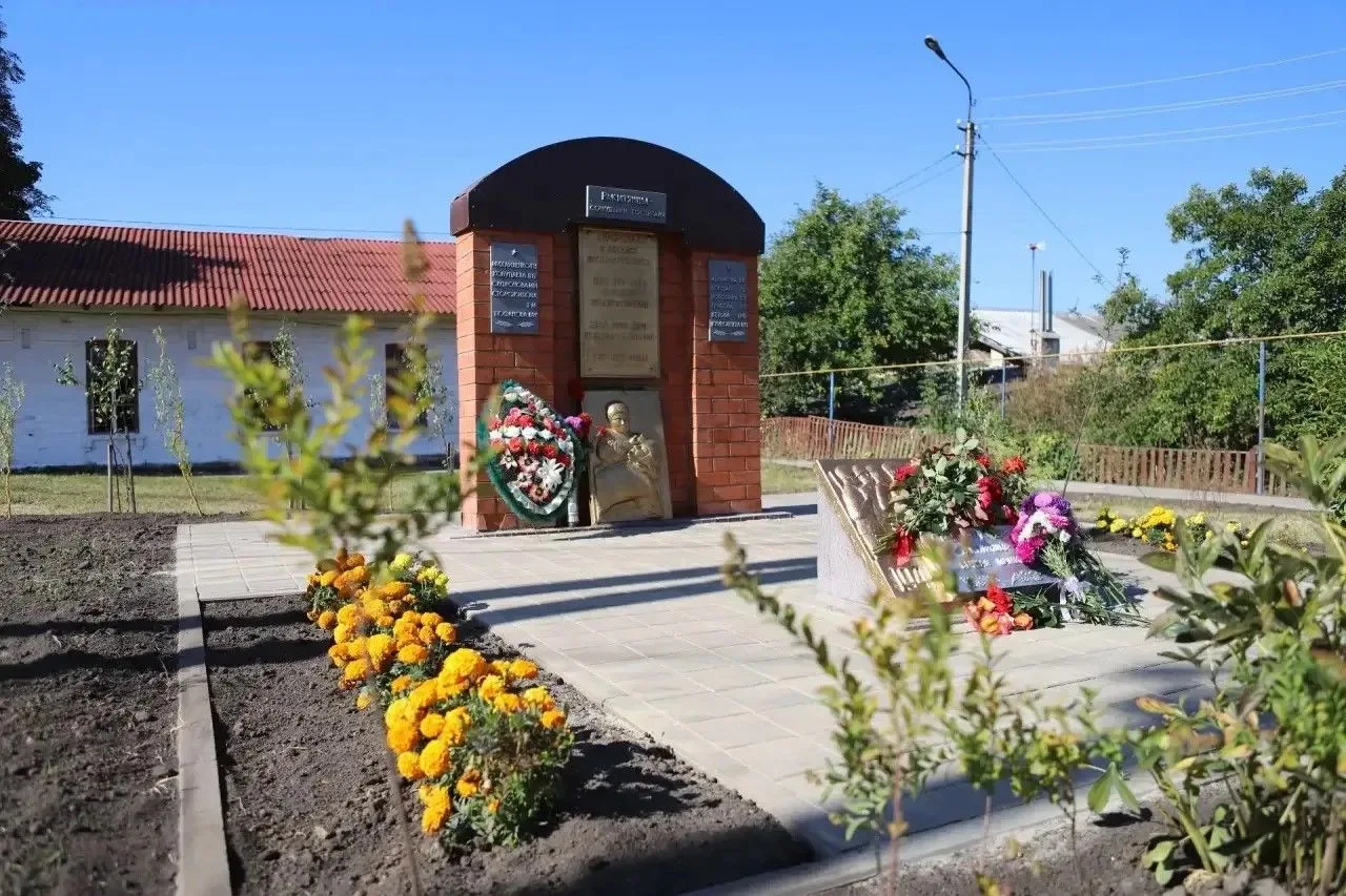 Сегодня в Ракитном состоялось открытие обновлённой территории возле памятника «Ракитянц...