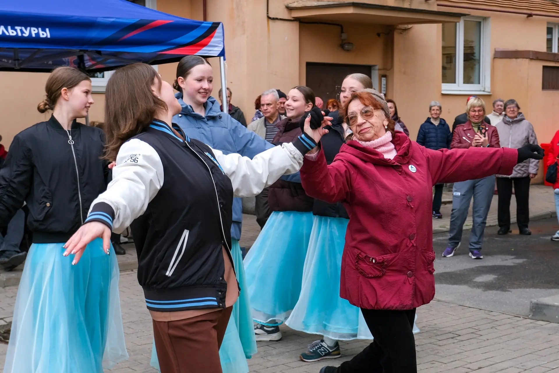 В Кронштадте прошла первая в этом году встреча «Городских танцевальных веранд»