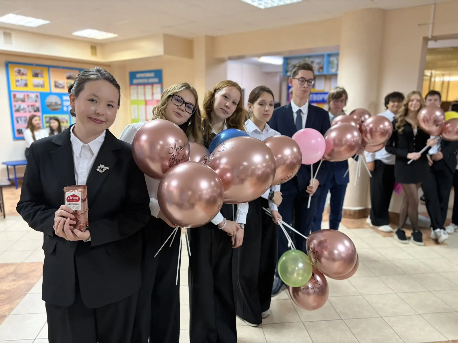 Утро 5 октября в нашей школе началось не со звонка, а с музыки и улыбок! 🎶