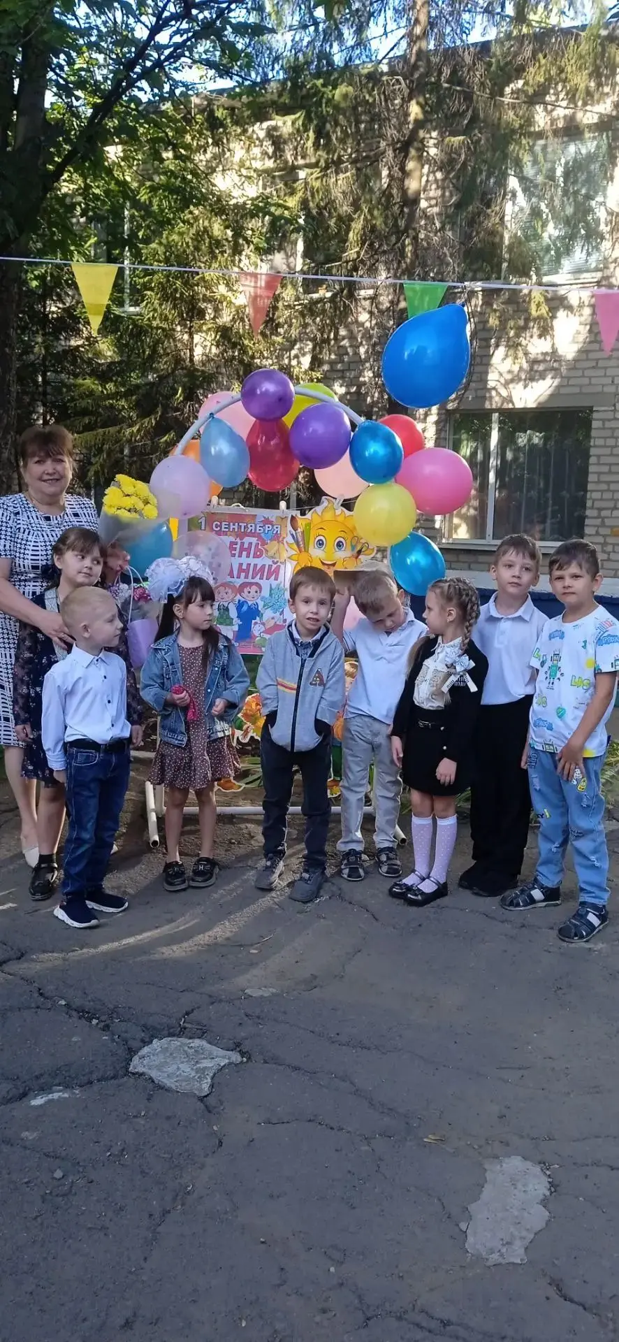 «1 сентября — особый день: осень тихонько заглядывает в окна, а наши малыши снова бегут...