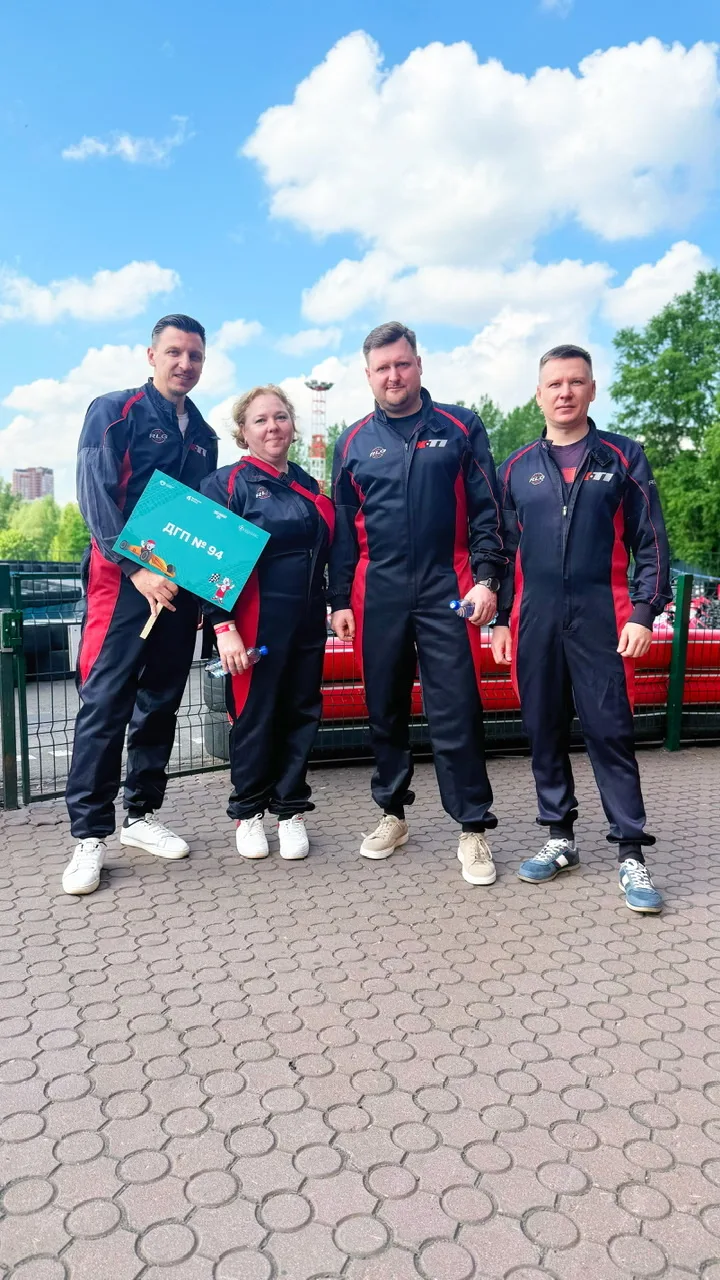 🏎️ Наша команда Детской городской поликлиники № 94 — на старте турнира по картингу спа...