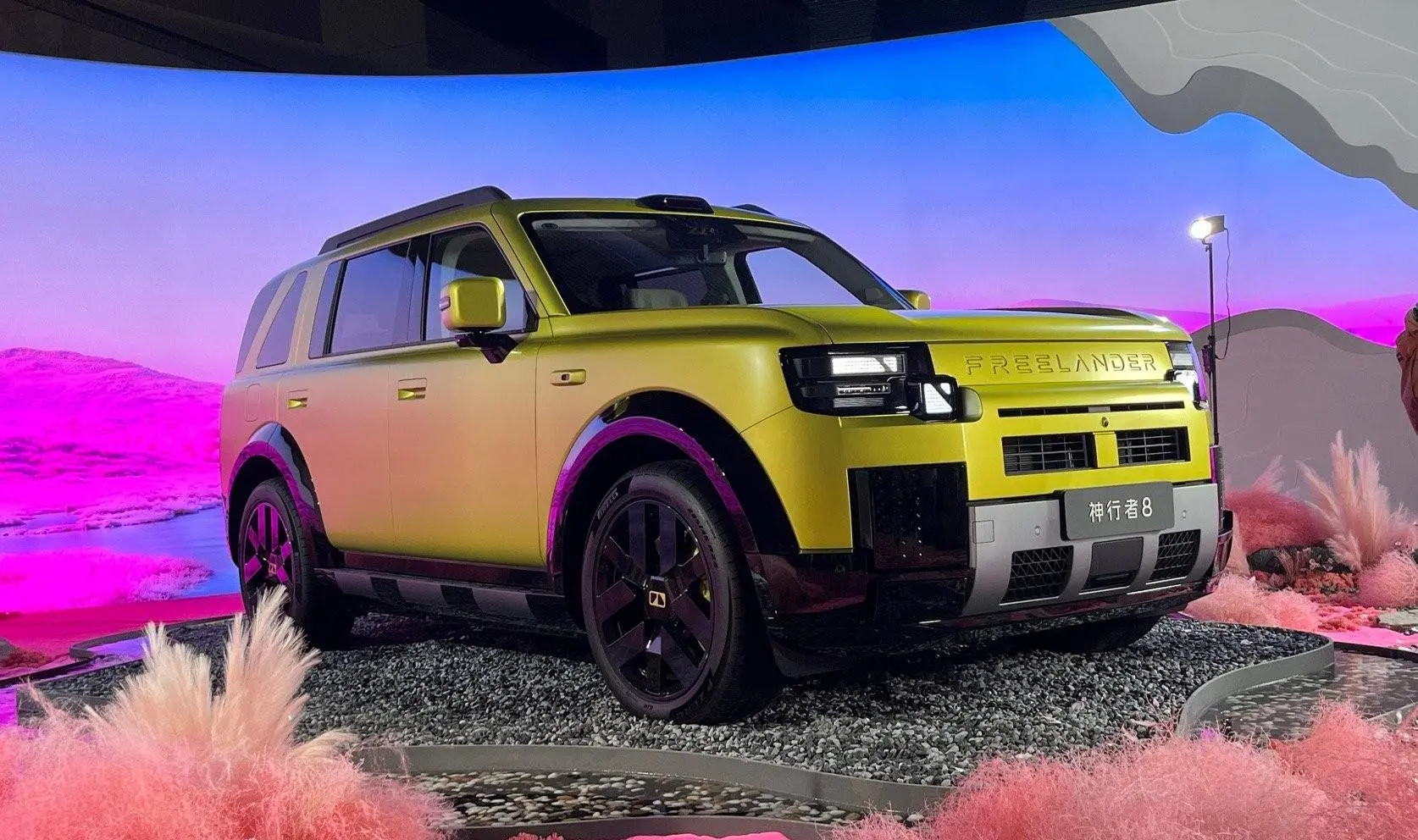 В Китае представлен Freelander 8 — новый премиальный внедорожник, разработанный совмест...