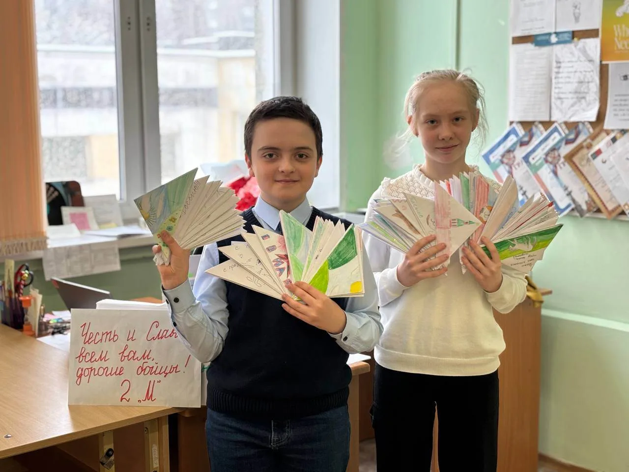 ✉️«Открытки ко Дню Победы» ️⭐  📝Всей школой, от первоклашек до выпускников, мы готовили открытки и п