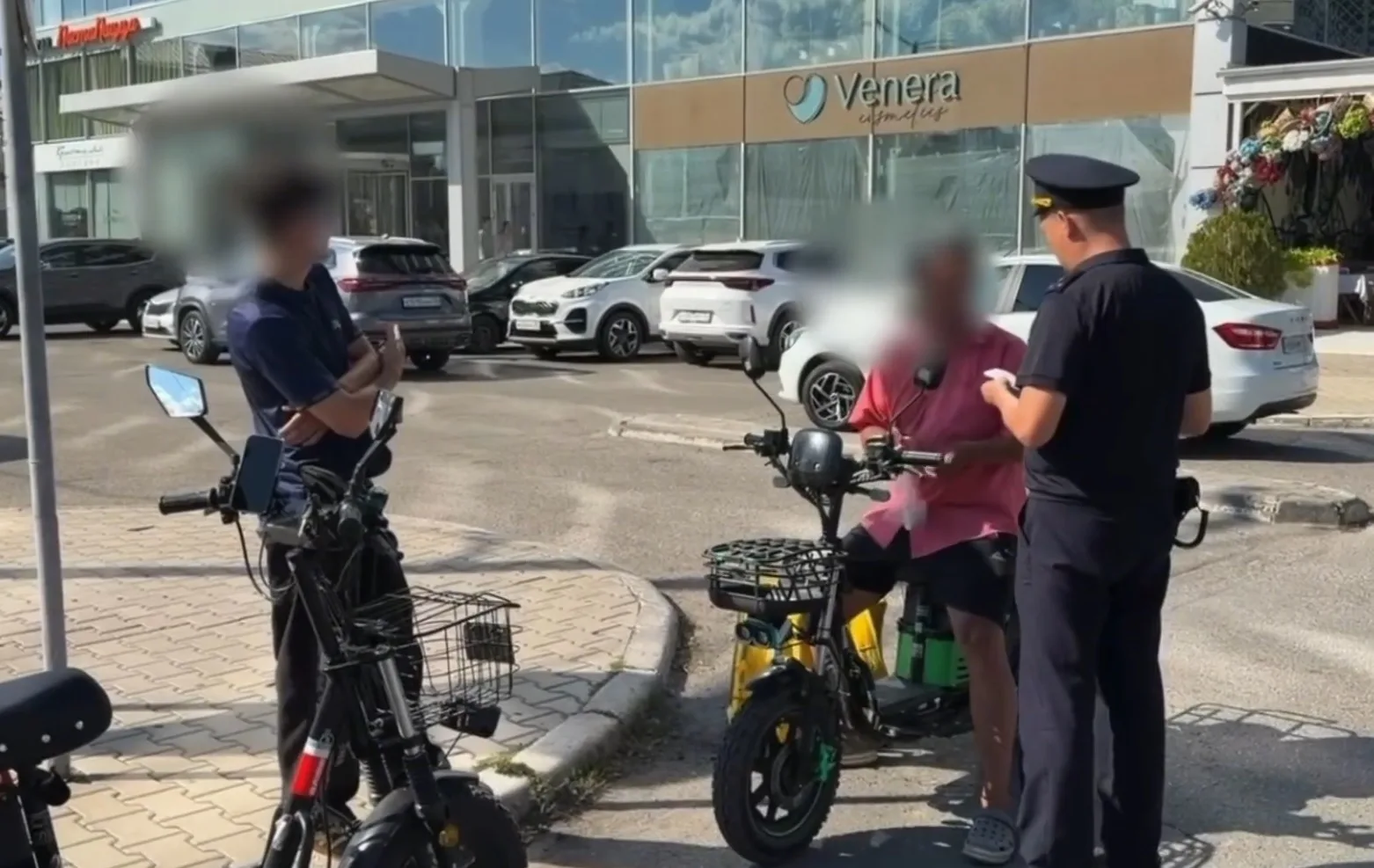 В Астрахани начали массово штрафовать самокатчиков

В центре Астрахани сотрудники Госавтоинспекции п