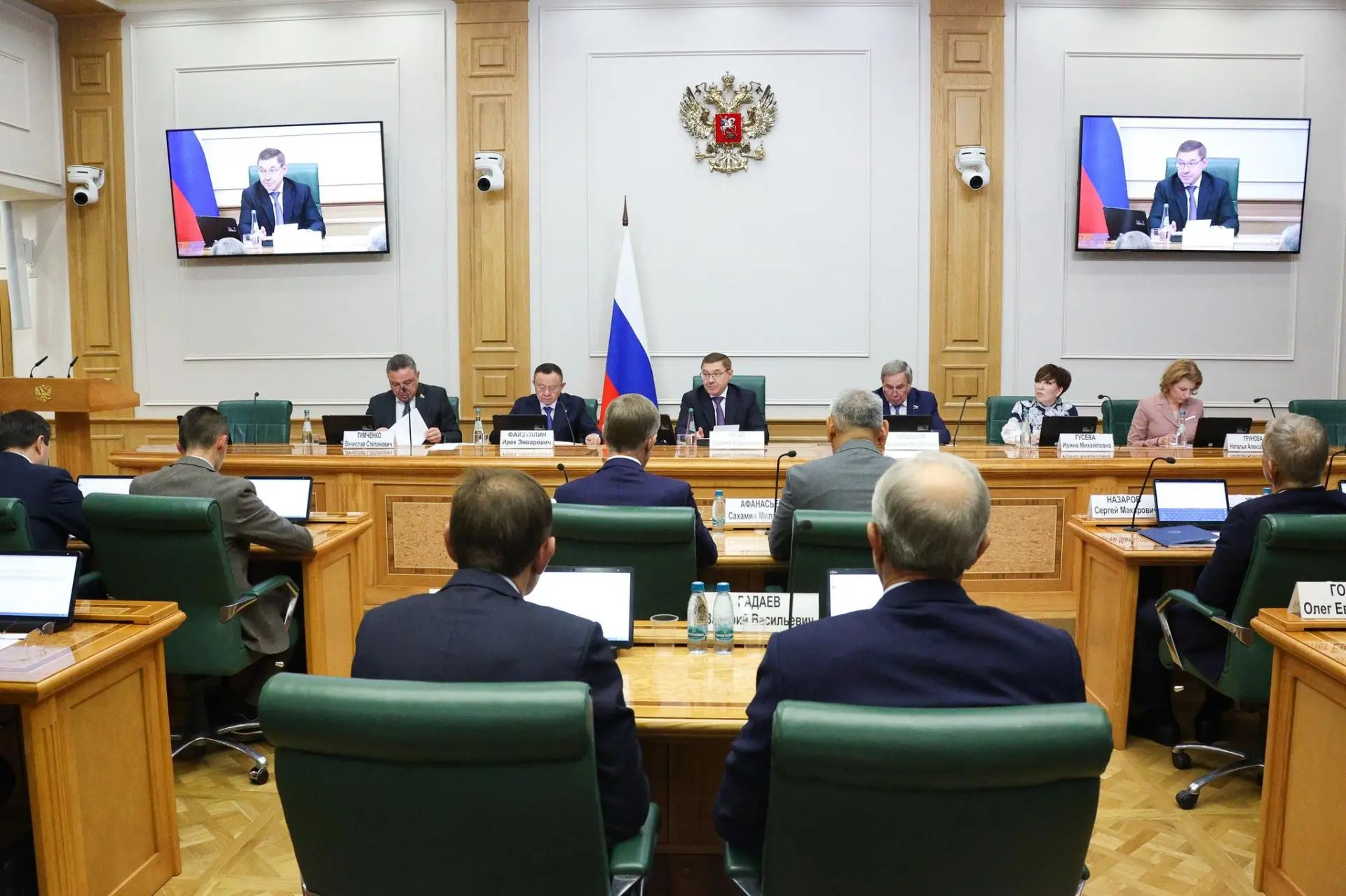 На заседании под руководством первого вице-спикера СФ Владимира Якушева обсудили вопрос...
