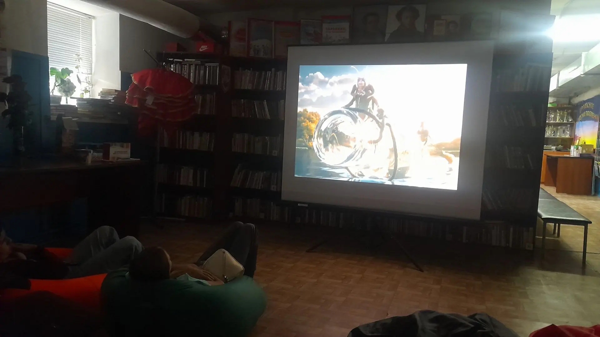Лето в самом разгаре, и у нас отличная новость! В культурном центре открылся киноклуб «КиноДетство».