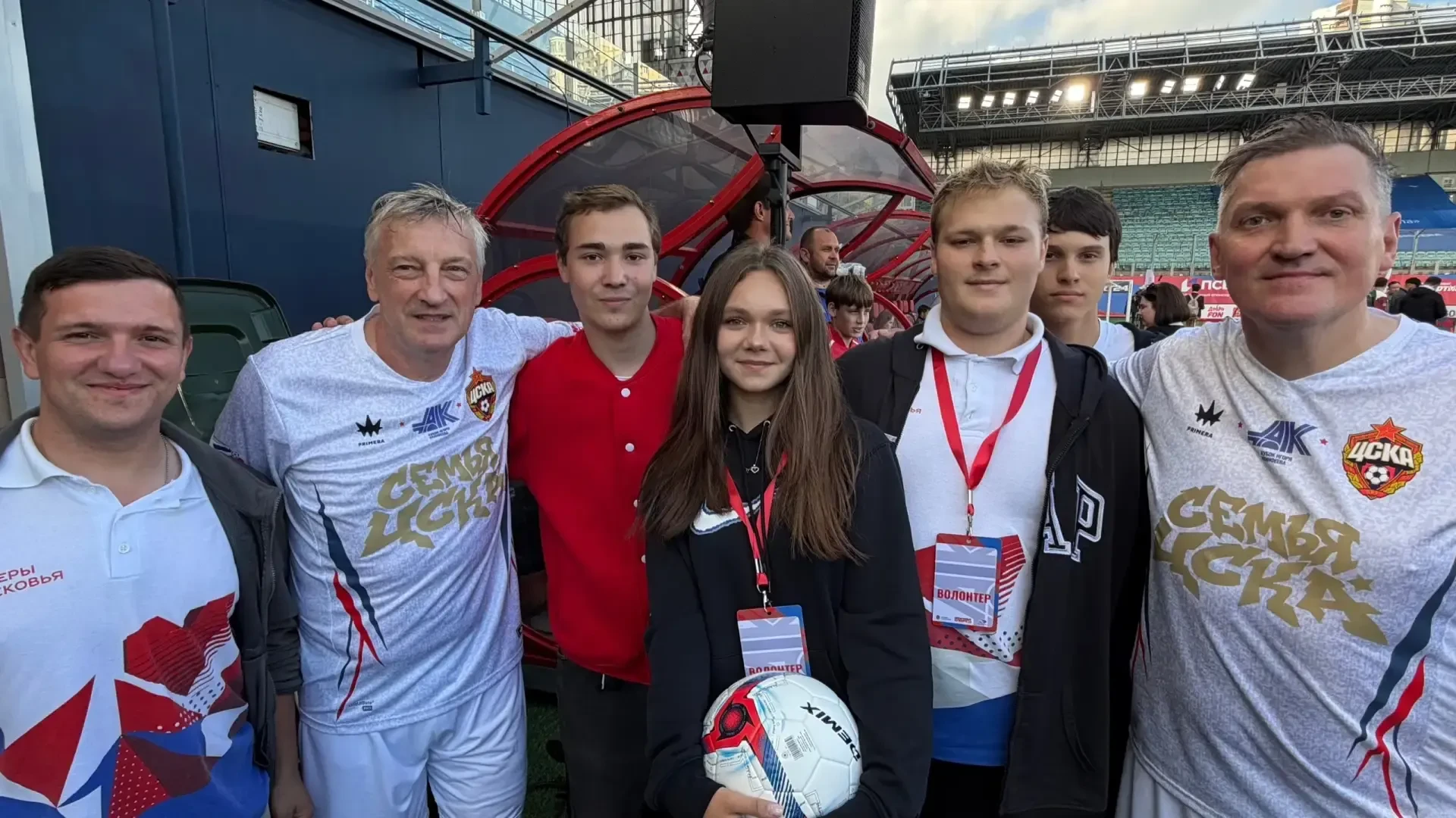 🏆 Наши ребята — на «Арене Химки»! Волонтеры Лобни помогли провести финал "Кубка Игоря ...