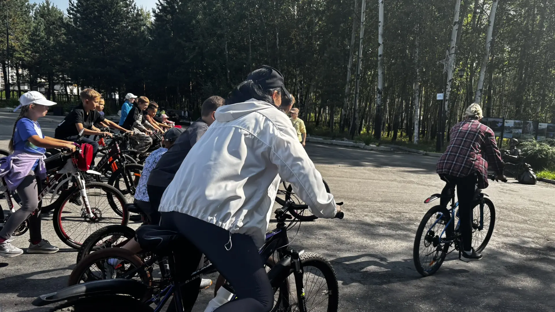 5 сентября в парке «Семейный» в рп. Чегдомыне прошёл велокросс, посвящённый всероссийск...