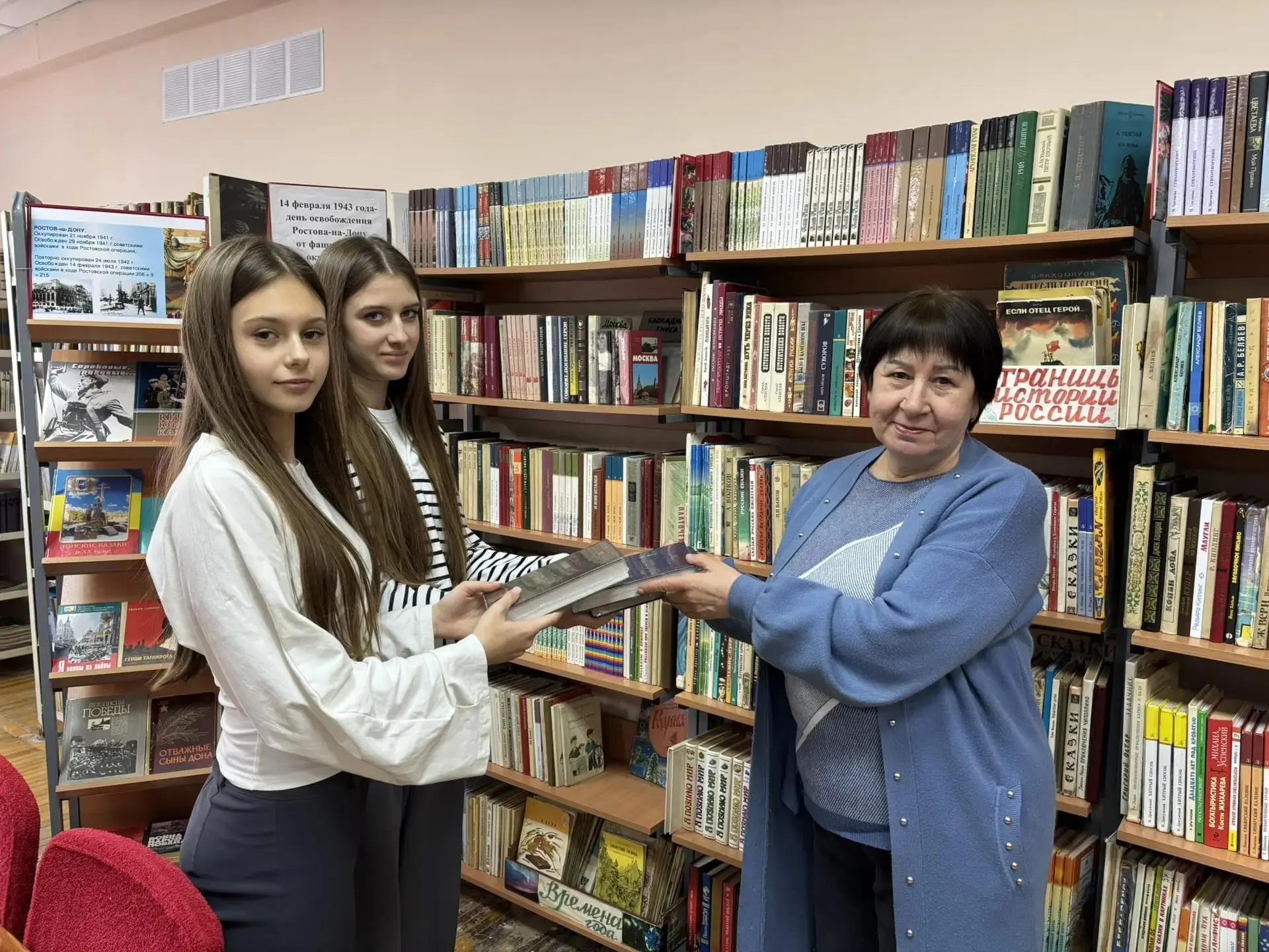 Гимназисты принимают участие в акции "День дарения книги"   В преддверии 14 февраля учащиеся гимнази