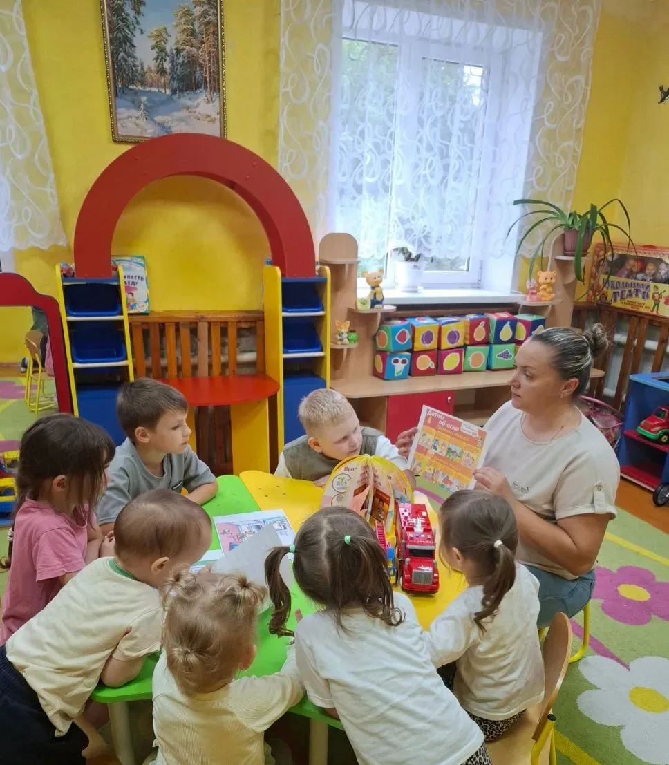 В МБДОУ «Солнышко»с.Дмитриевка прошло мероприятие по пожарной безопасности «От маленько...