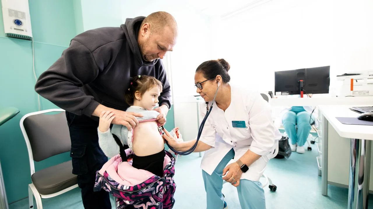 Более 300 000 детей проверили здоровье в Подмосковье с начала года.  👨🏻‍⚕️ Профосмотр можно пройти н
