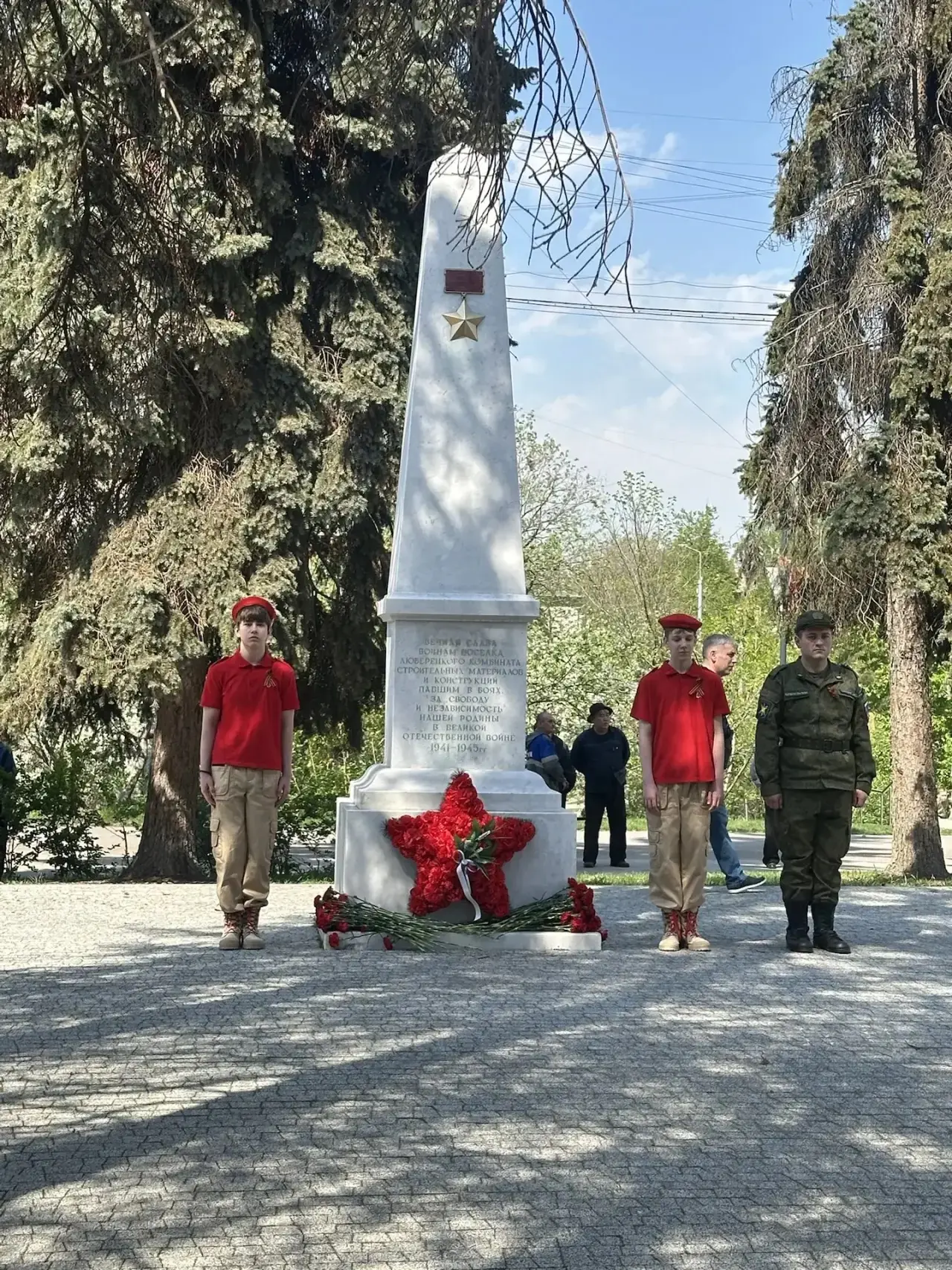 В эти дни, наполненные трепетным ожиданием Дня Победы, юнармейцы с гордостью заступают на Вахту Памя